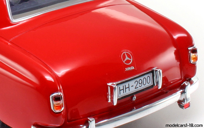 1953 - Mercedes 180 (W120) Fire Dept Revell 1/18 (Rot) Kofferraum / Klappbare Scheinwerfer