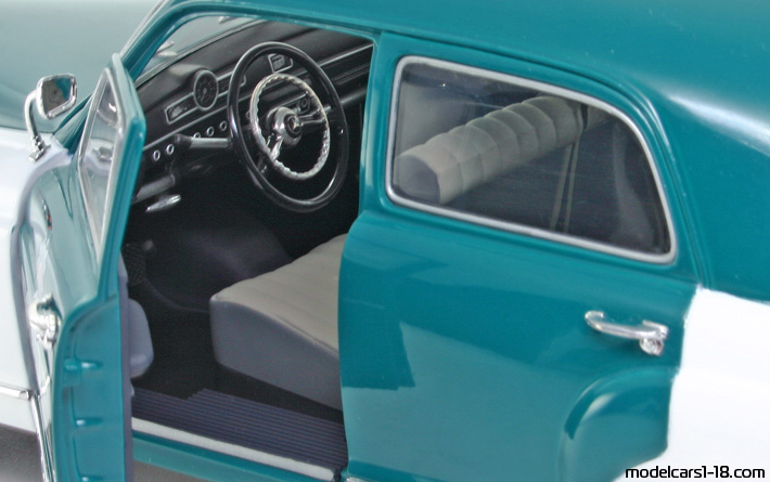 1953 - Mercedes 180 (W120) Police Revell 1/18 (Grün / Weiß) Innenraum Armaturenbrett