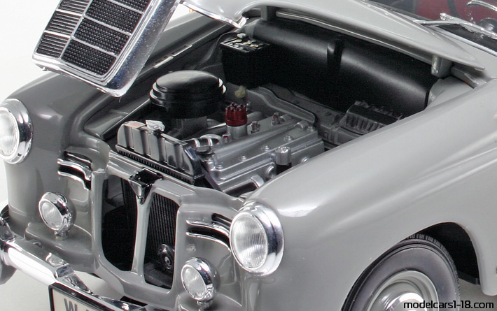 1953 - Mercedes 180 (W120) Revell 1/18 (Grau) Motor