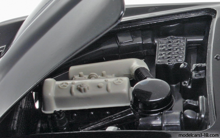 1955 - Mercedes 190 SL (R121) ERTL 1/18 (Schwarz) Motor