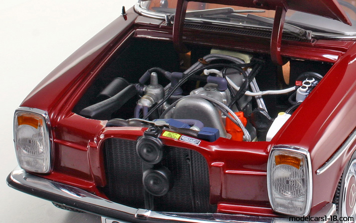 1968 - Mercedes 220 (W115) Sun Star 1/18 (Rot) Motor