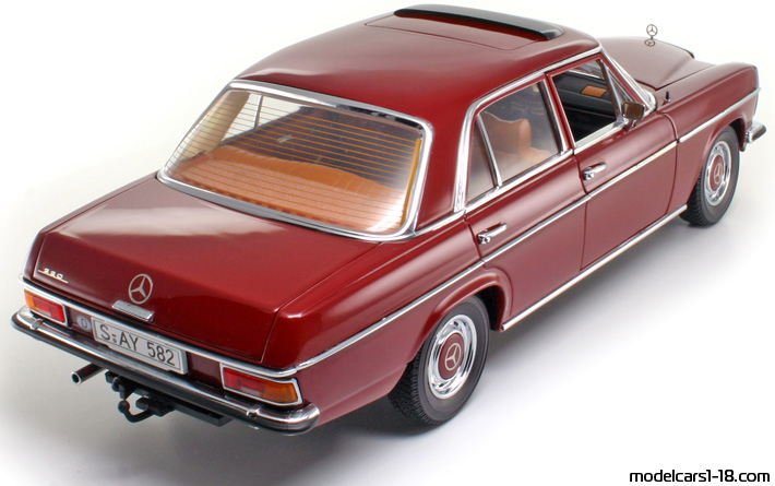 1968 - Mercedes 220 (W115) Sun Star 1/18 (Rot) Hinten rechte seite