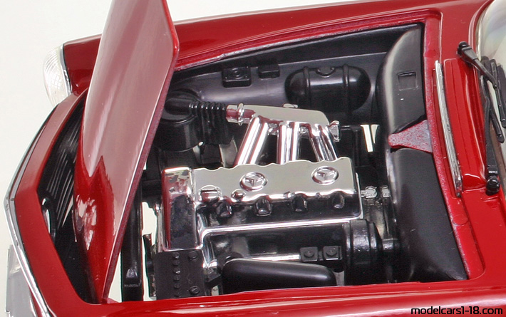 1963 - Mercedes 280 SL (W113) Techno Giodi 1/18 (Rot) Motor