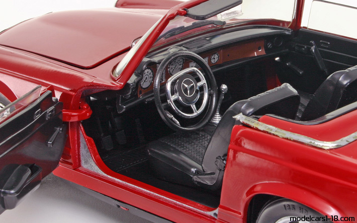 1963 - Mercedes 280 SL (W113) Techno Giodi 1/18 (Rot) Innenraum Armaturenbrett
