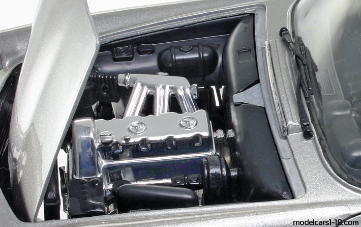1963 - Mercedes 280 SL (W113) Techno Giodi 1/18 (Silber) Motor