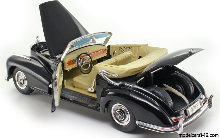 1955 - Mercedes 300 S (W188) Maisto 1/18 (Schwarz) Zu öffnende Teile
