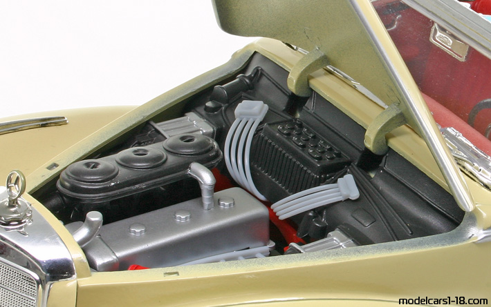 1955 - Mercedes 300 S (W188) Welly 1/18 (Weiß) Motor