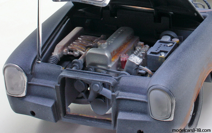 1959 - Mercedes 300 SE (W112) Barn Find Revell 1/18 (Grau / Weiß) Motor