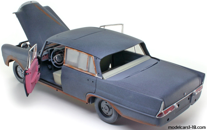 1959 - Mercedes 300 SE (W112) Barn Find Revell 1/18 (Grau / Weiß) Zu öffnende Teile