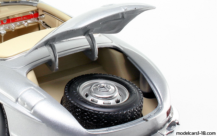 1957 - Mercedes 300 SL (W198) Bburago 1/18 (Silber) Kofferraum / Klappbare Scheinwerfer
