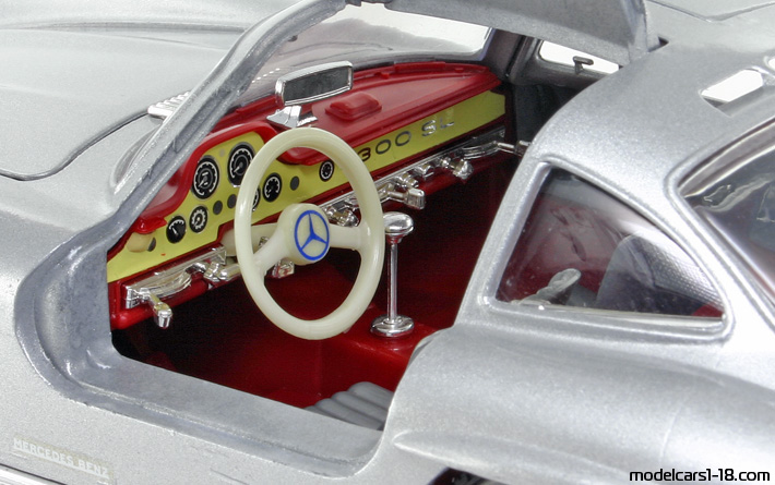 1954 - Mercedes 300 SL (W198) Bburago 1/18 (Silber) Innenraum Armaturenbrett