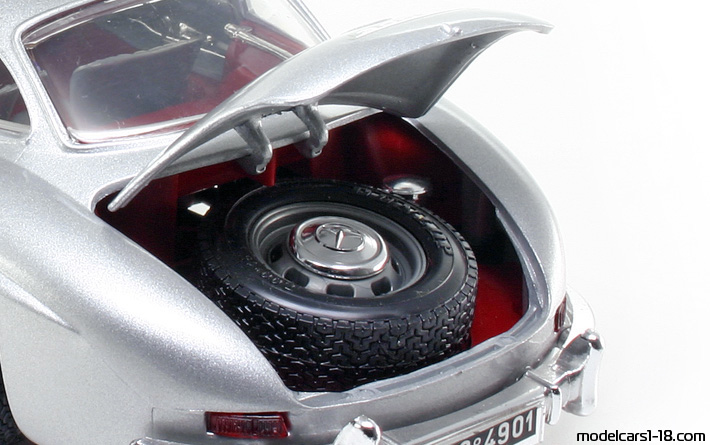 1954 - Mercedes 300 SL (W198) Bburago 1/18 (Silber) Kofferraum / Klappbare Scheinwerfer