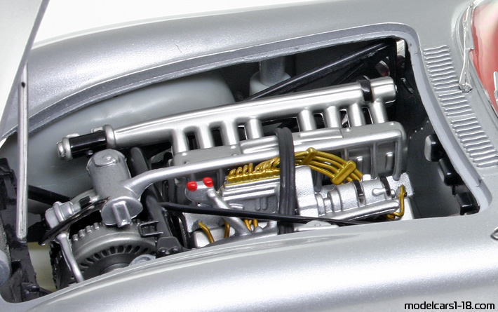 1955 - Mercedes 300 SLR (W196S) Maisto 1/18 (Silber) Motor