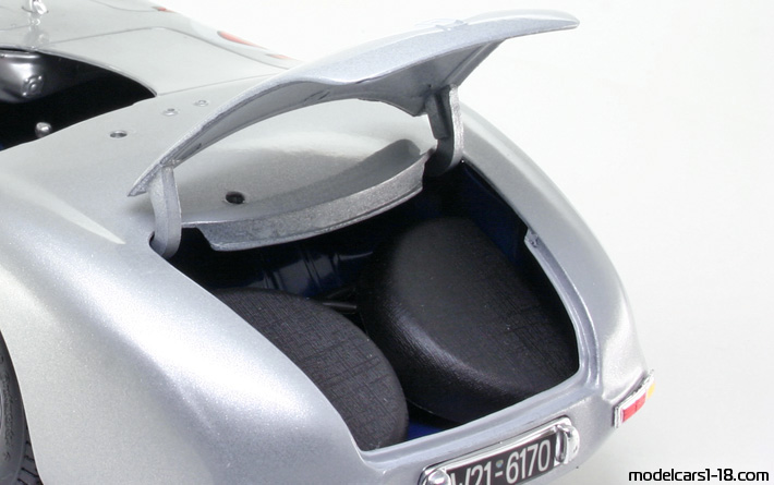 1955 - Mercedes 300 SLR (W196S) Maisto 1/18 (Silber) Kofferraum / Klappbare Scheinwerfer