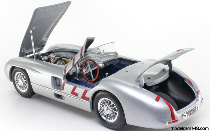 1955 - Mercedes 300 SLR (W196S) Maisto 1/18 (Silber) Zu öffnende Teile
