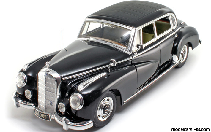 1955 - Mercedes 300 (W186) Ricko 1/18 (Schwarz) Vorne linke Seite