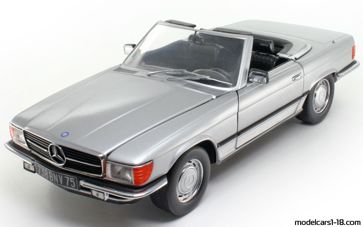1977 - Mercedes 350 SL (R107) Chrono 1/18 (Silber) Vorne linke Seite