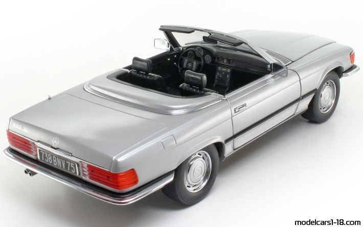 1977 - Mercedes 350 SL (R107) Chrono 1/18 (Silber) Hinten rechte seite
