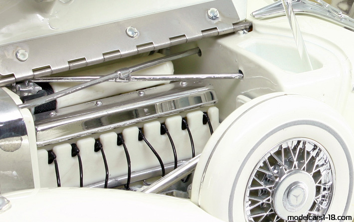 1936 - Mercedes 500 K Specialroadster (W29) Maisto 1/18 (Weiß) Motor