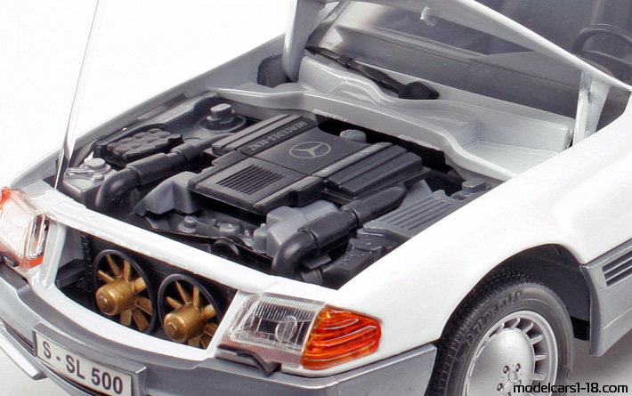 1989 - Mercedes 500 SL (R129) Road Tough 1/18 (Weiß / Grau) Motor
