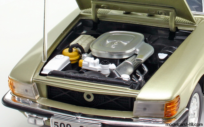 1981 - Mercedes 500 SLC (C107) Ricko 1/18 (Gold) Motor