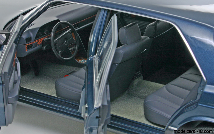1988 - Mercedes 560 SEL (W126) Norev 1/18 (Rot / Grau) Innenraum Armaturenbrett