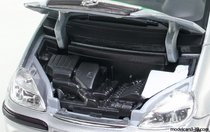 2001 - Mercedes A 140 L (W168) Police Maisto 1/18 (Silber / Grün) Motor