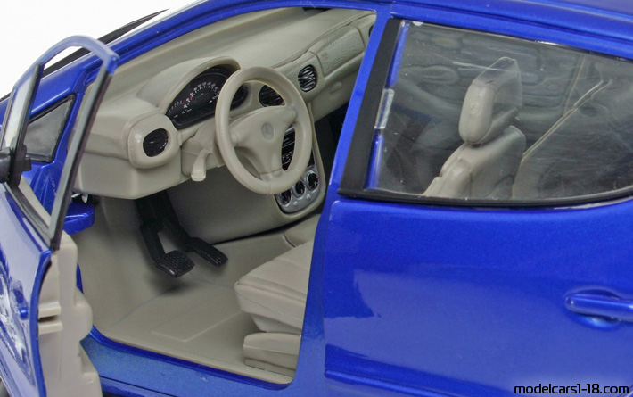 2001 - Mercedes A 140 L (W168) Maisto 1/18 (Blau) Innenraum Armaturenbrett