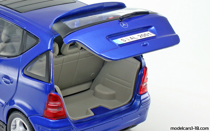 2001 - Mercedes A 140 L (W168) Maisto 1/18 (Blau) Kofferraum / Klappbare Scheinwerfer
