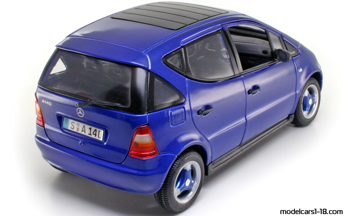 1997 - Mercedes A 140 (W168) Maisto 1/18 (Blau) Hinten rechte seite