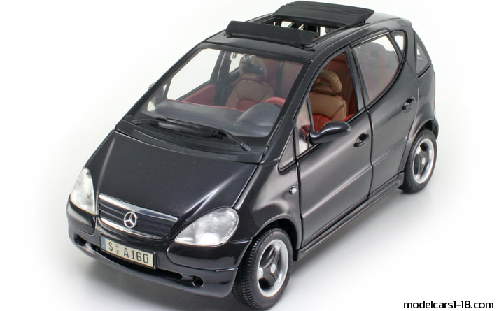 2001 - Mercedes A 160 (W168) Maisto 1/18 (Grau) Vorne linke Seite
