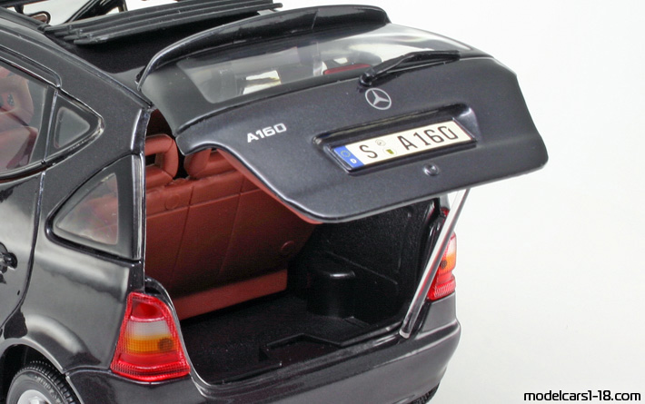 2001 - Mercedes A 160 (W168) Maisto 1/18 (Grau) Kofferraum / Klappbare Scheinwerfer