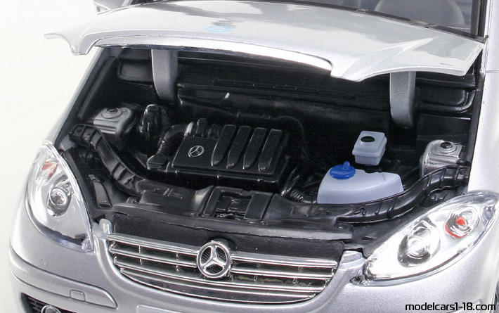 2008 - Mercedes A 200 (W169) Welly 1/18 (Hellsilber) Motor