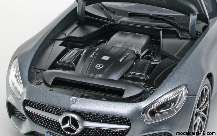 2014 - Mercedes AMG GT-S (C190) Norev 1/18 (Grau) Motor