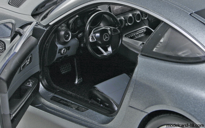 2014 - Mercedes AMG GT-S (C190) Norev 1/18 (Grau) Innenraum Armaturenbrett