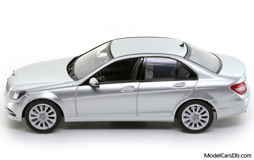 2007 - Mercedes C 350 (W204) Schuco 1/43 (Silber) Seite