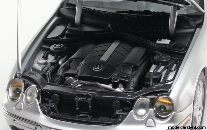 1999 - Mercedes CL 500 (C215) AutoArt 1/18 (Silber) Motor