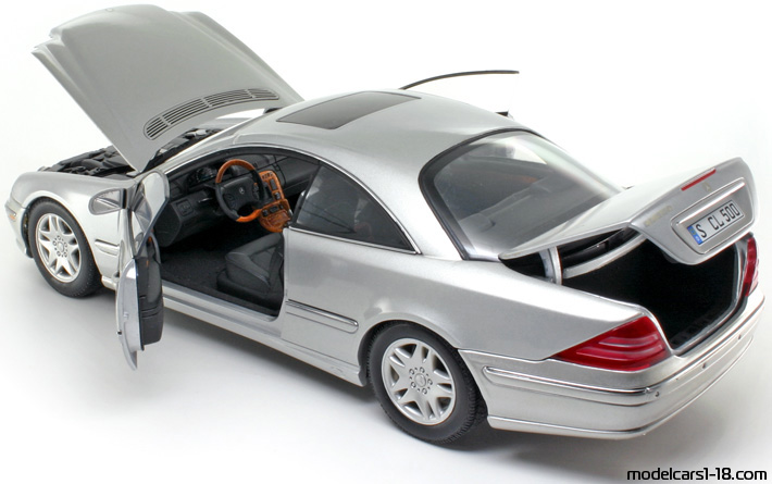 1999 - Mercedes CL 500 (C215) AutoArt 1/18 (Silber) Zu öffnende Teile