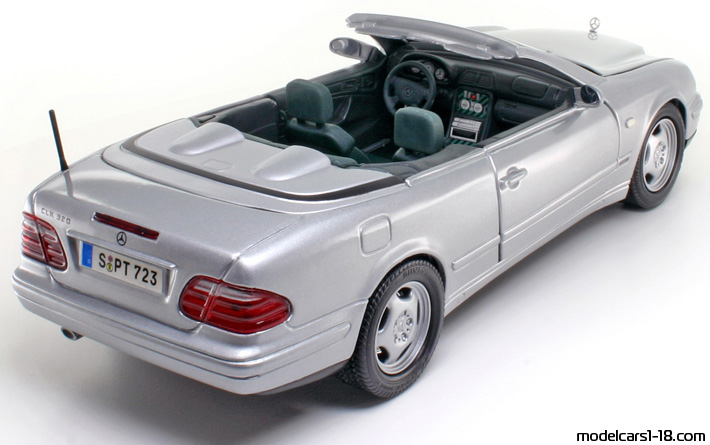 1997 - Mercedes CLK 320 (C208) Anson 1/18 (Silber) Hinten rechte seite