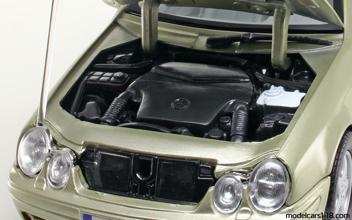 2002 - Mercedes CLK 320 (C208) Motor Max 1/18 (Gold) Motor