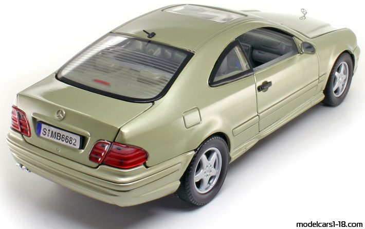 2002 - Mercedes CLK 320 (C208) Motor Max 1/18 (Gold) Hinten rechte seite