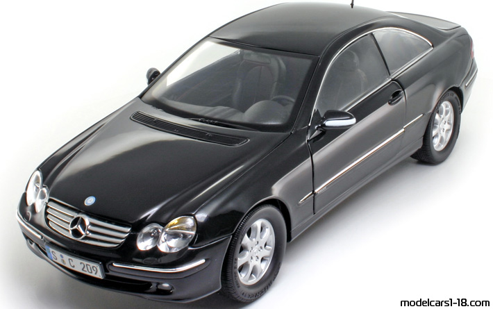 2003 - Mercedes CLK 320 (C209) Kyosho 1/18 (Schwarz) Vorne linke Seite