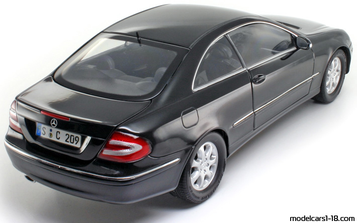2003 - Mercedes CLK 320 (C209) Kyosho 1/18 (Schwarz) Hinten rechte seite