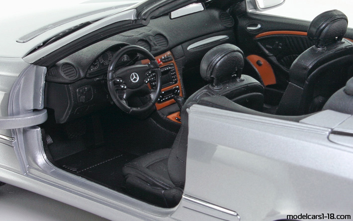 2003 - Mercedes CLK 500 (A209) Kyosho 1/18 (Hellsilber) Innenraum Armaturenbrett
