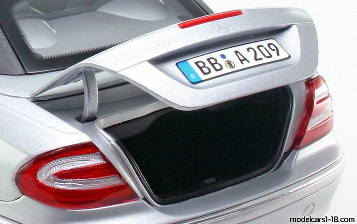2003 - Mercedes CLK 500 (A209) Kyosho 1/18 (Hellsilber) Kofferraum / Klappbare Scheinwerfer