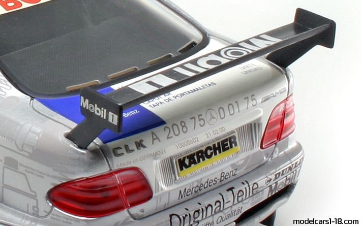 2000 - Mercedes CLK DTM (C208) Maisto 1/18 (Silber / Blau) Kofferraum / Klappbare Scheinwerfer