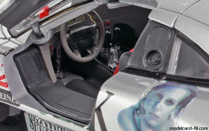1998 - Mercedes CLK GTR Maisto 1/18 (Silber) Innenraum Armaturenbrett