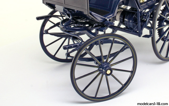 1886 - Mercedes Daimler Motor Carriage Norev 1/18 (Blau) Kofferraum / Klappbare Scheinwerfer