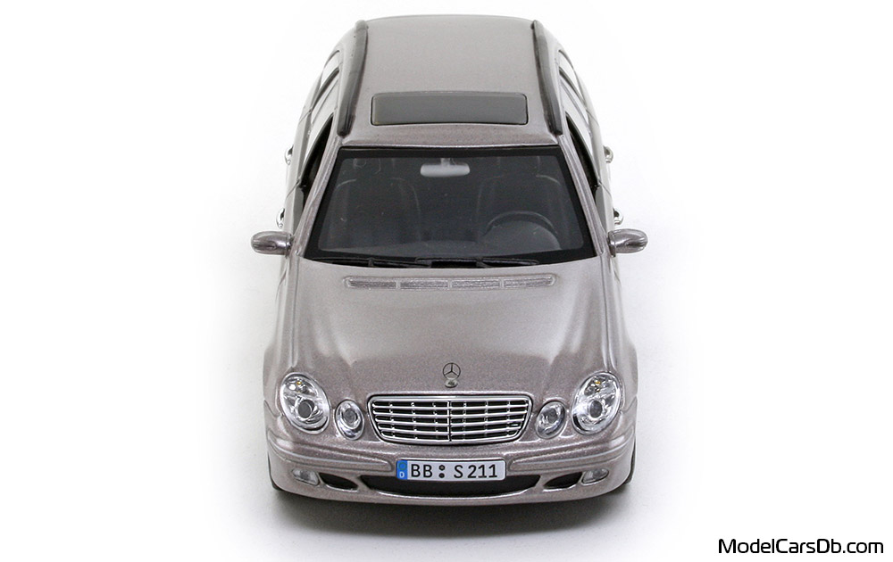 2003 - Mercedes E 320 T (S211) Minichamps 1/43 (Gold) Front