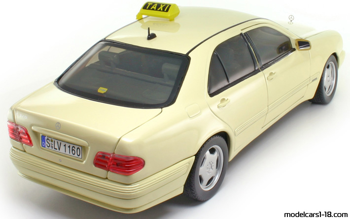 2001 - Mercedes E 320 (W210) Taxi Sun Star 1/18 (Weiß) Hinten rechte seite
